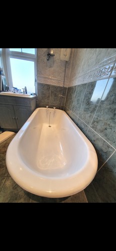Roll top cast iron bath - top,
