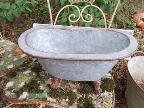 Victorian style roll top - style,
