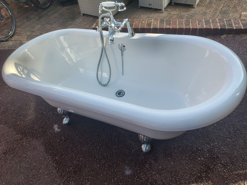 Victorian style roll top bath - style,