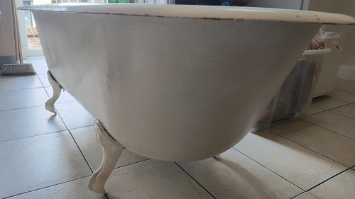 Antique roll top bath - roll, cast